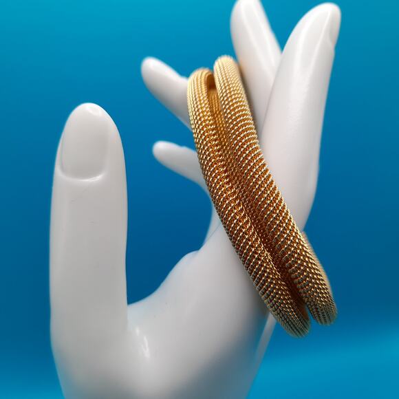 Vintage Gold Tone Mesh Bangle Bracelet, 7", Mid-Century - Picture 3 of 10